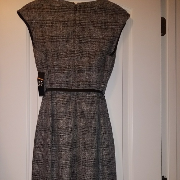 Dress with belt - Picture 2 of 4